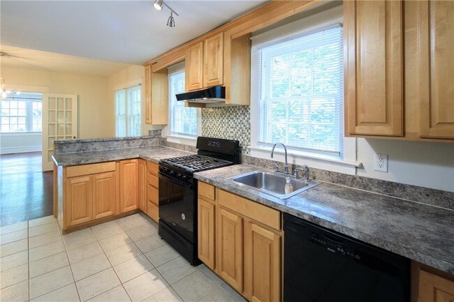 Building Photo - 1656 Hosea L Williams Dr SE