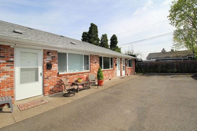 Building Photo - 7312-7334 N Lancaster Ave