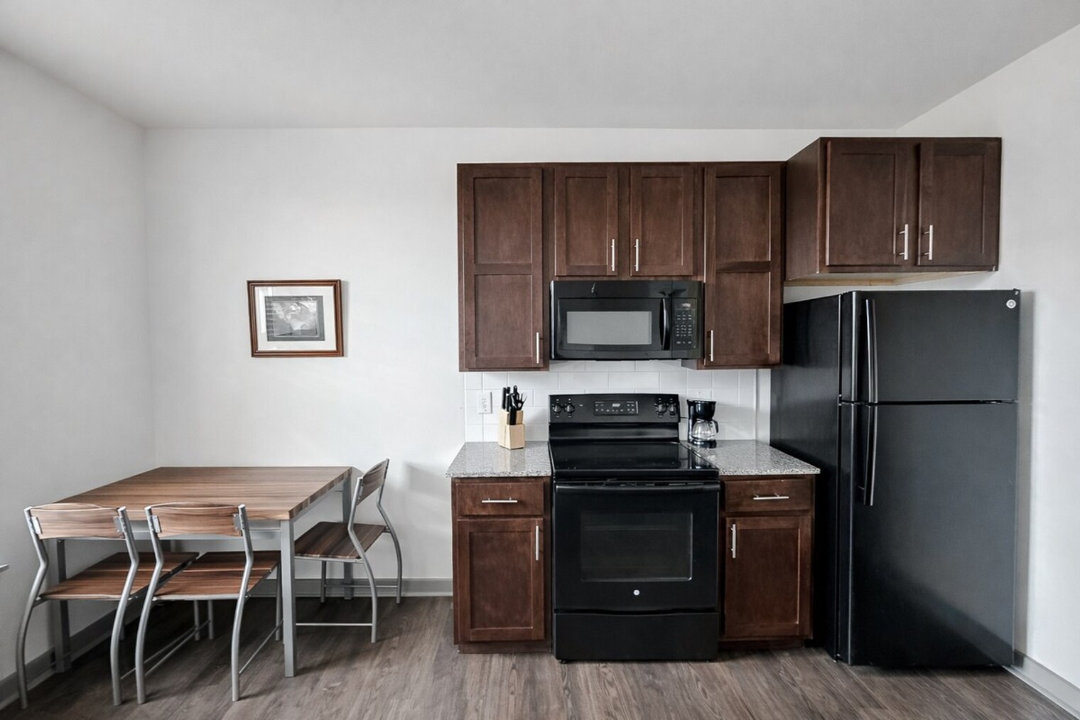 Building Photo - 501 Main St