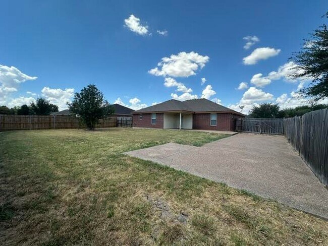 Building Photo - 4300 Larry Don Ln