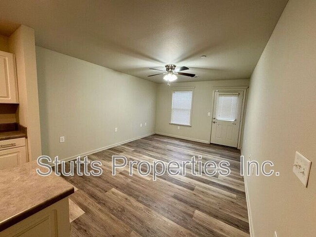 Building Photo - 201 Gin Ct