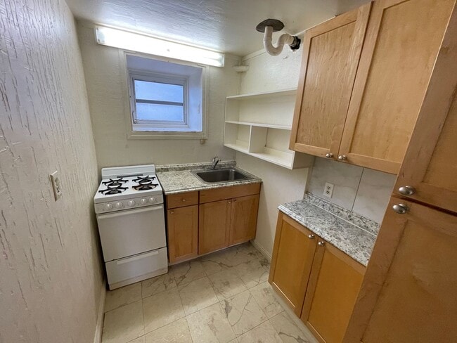 Building Photo - Ohana Kewalo Basement Studio For Rent $1350