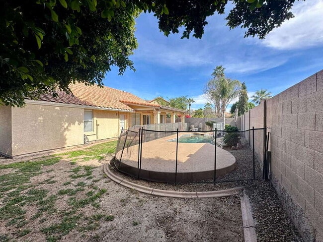 Building Photo - 2353 W Hemlock Ct