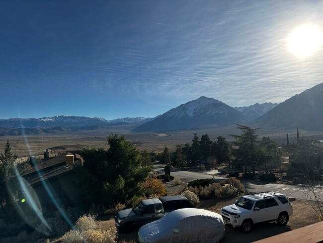 Building Photo - Views from Paradise!