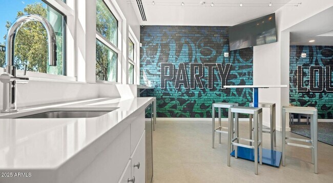 Building Photo - 6025 W Thomas Rd