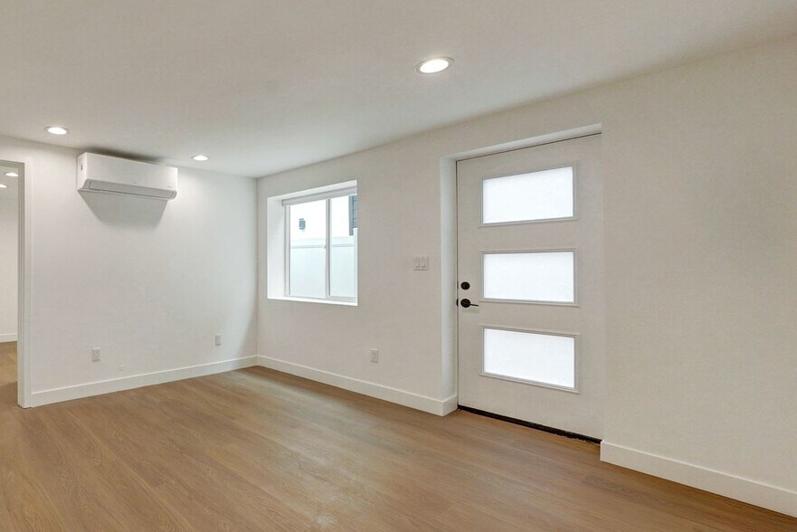 Building Photo - 644 Pier Ave