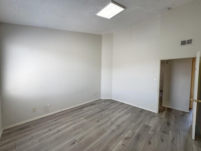 Building Photo - 1105 Meadowlark Way SE
