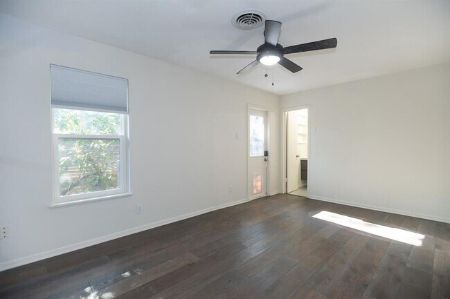 Building Photo - 1301 Clearfield Dr