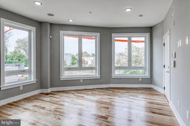 Building Photo - 1917 N Lawrence St