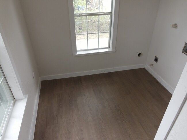 Building Photo - 2530 Halsey St