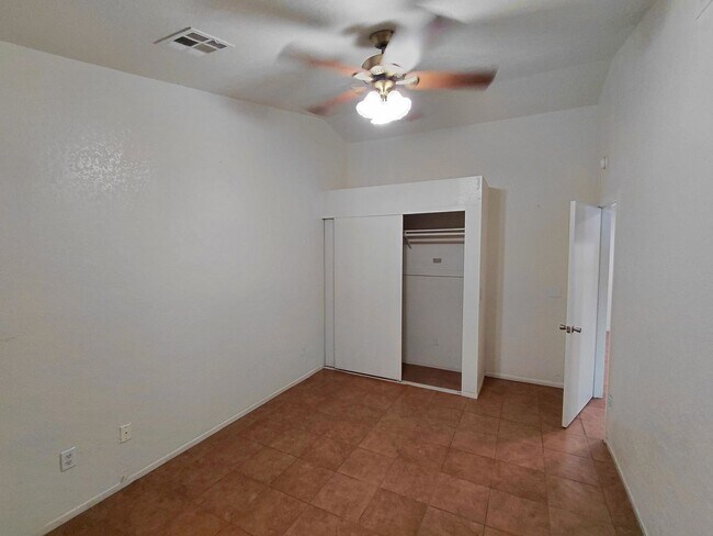 Building Photo - 936 Alameda St