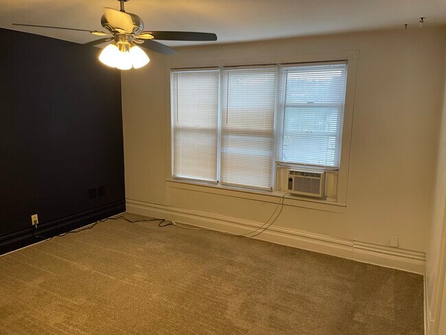 Building Photo - 501 Penn St