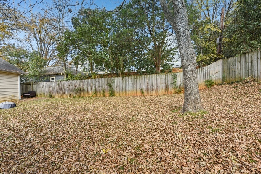 Building Photo - 162 N Smallwood Pl