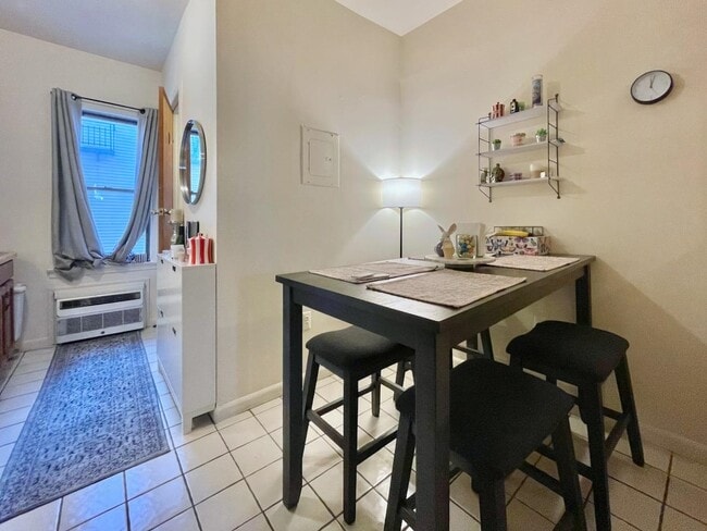 Building Photo - 707 Adams St