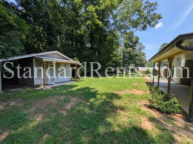 Building Photo - 8121 Winewood Way