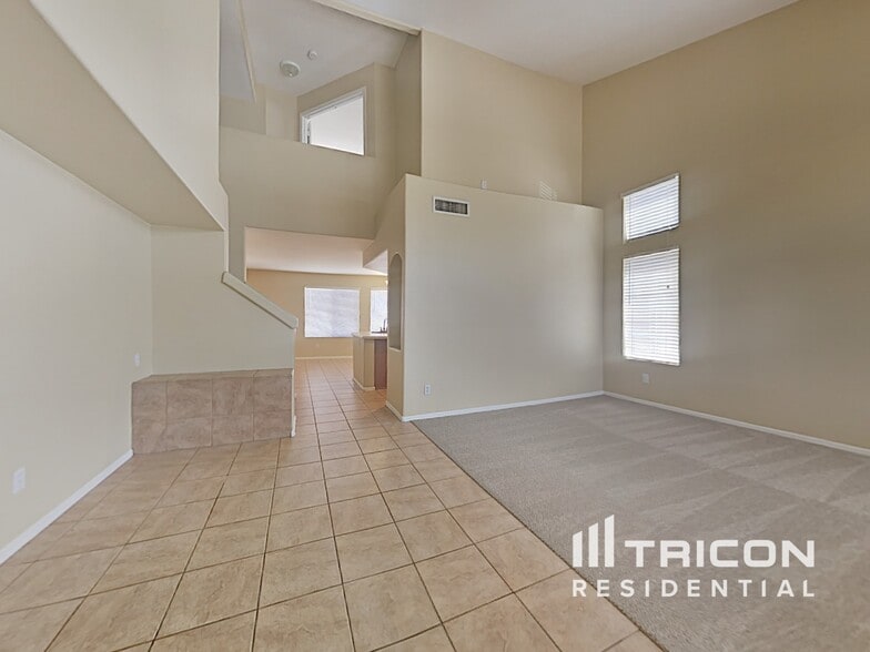 Building Photo - 9556 W Hatcher Rd