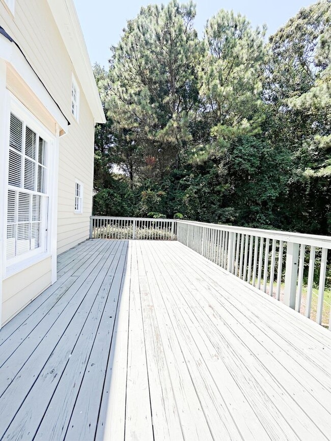 Building Photo - Beautiful 3 Bedroom Home