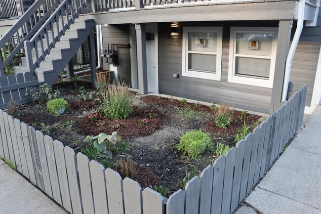 Building Photo - 3331 N Drake Ave