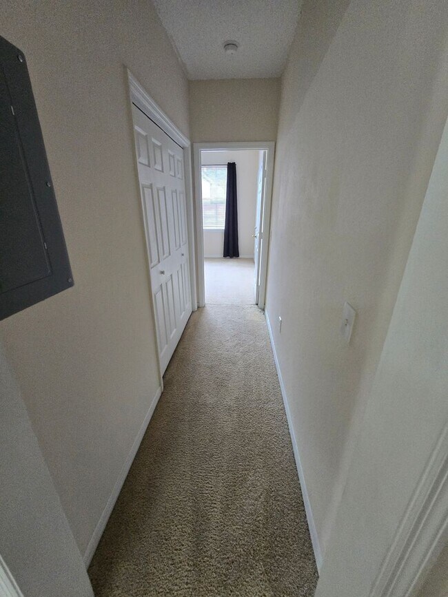 Building Photo - 2 bedroom, 2 bath For Rent Tampa Palms Area!