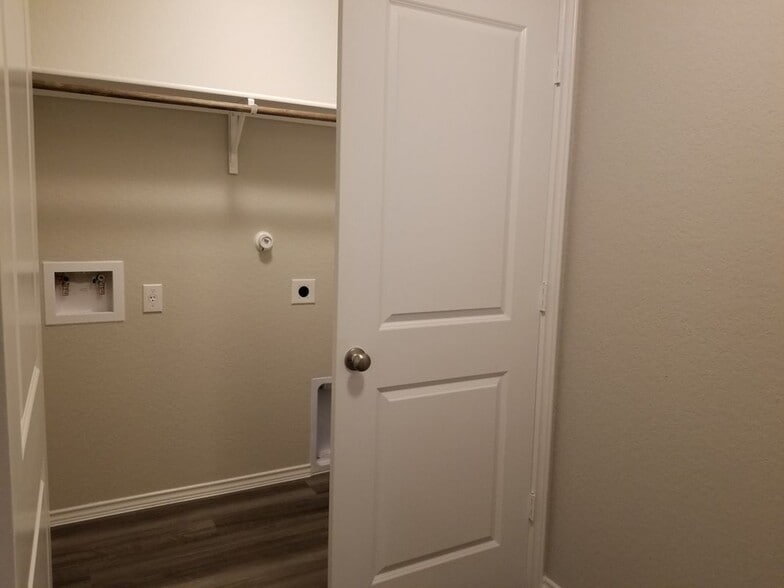 Building Photo - 11327 Babcock Xing