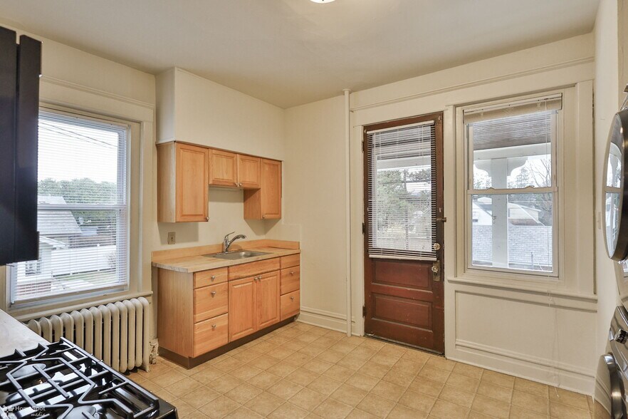 Building Photo - 1629 W Broad St