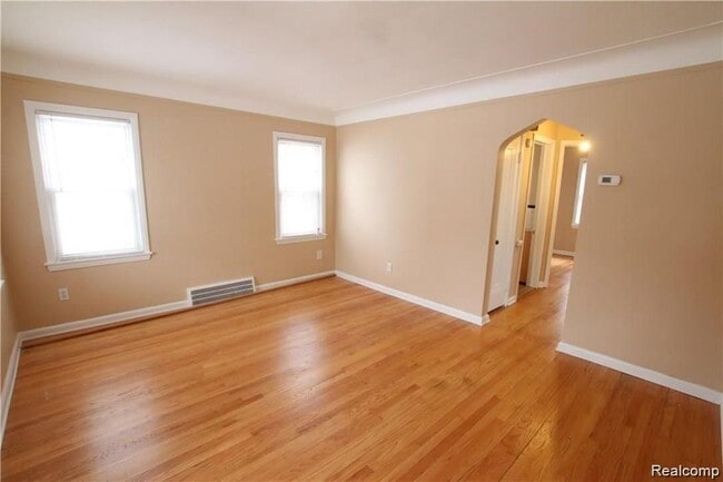 Building Photo - 25369 Ivanhoe Ave