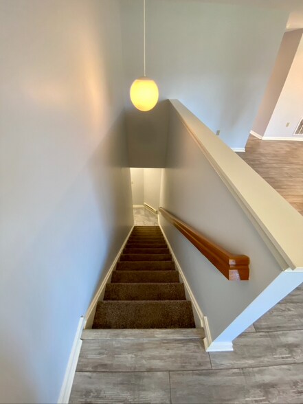 Building Photo - 131 Oriole Ct