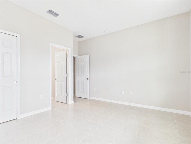 Building Photo - 5717 SW 71st Ct