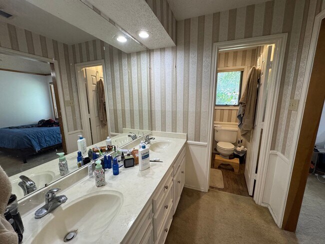 Building Photo - Available July 10th with storage shed & all appliances included!