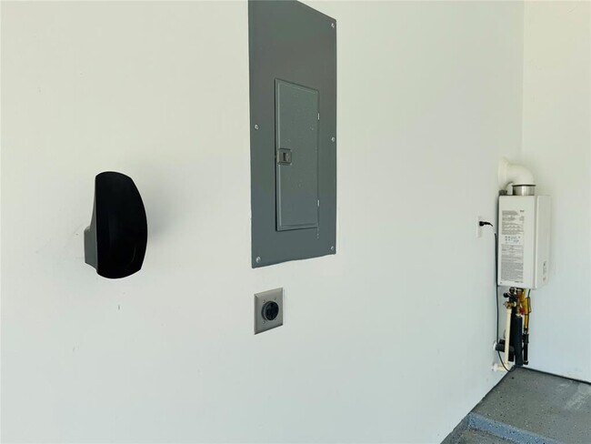 Building Photo - 3011 Jackmans Diamond