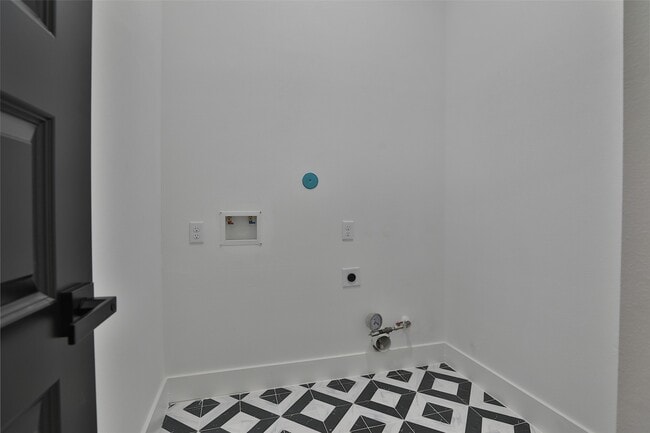 Building Photo - 8133 Cabot St