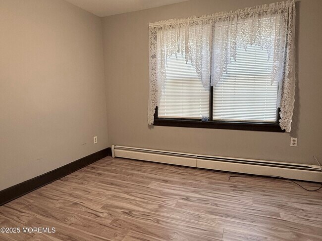 Building Photo - 304 Lareine Ave