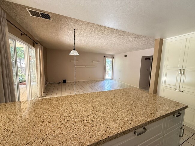 Building Photo - BEAUTIFUL 4 BEDROOM 3 BATH HOME