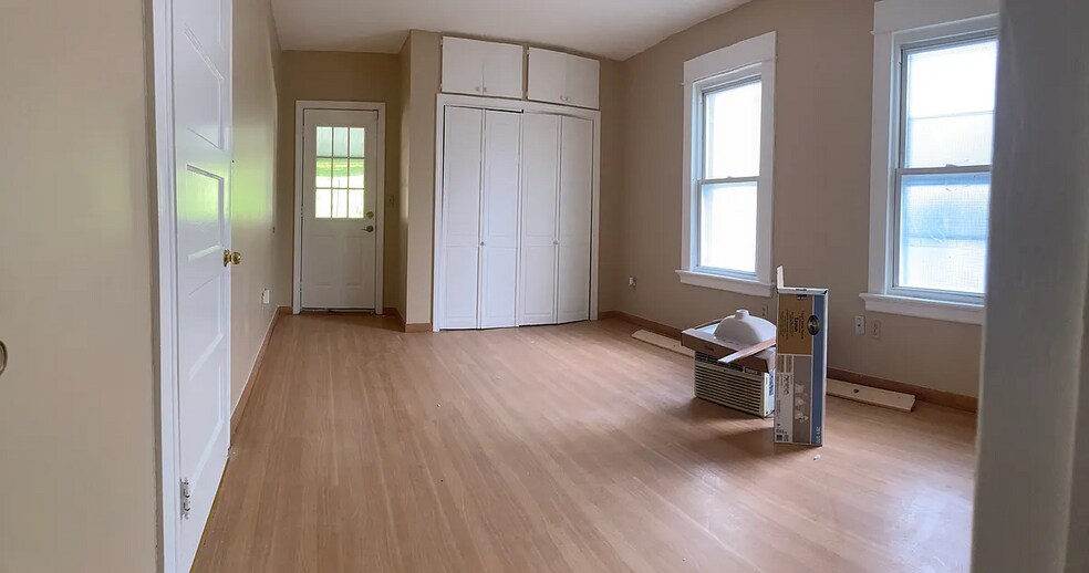 Building Photo - 25 Holbrook St