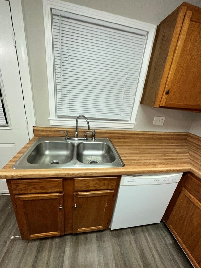 Building Photo - 748 Holder Dr