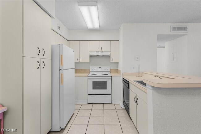 Building Photo - 13545 Eagle Ridge Dr