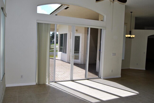 Building Photo - 2926 E Fontana Ct