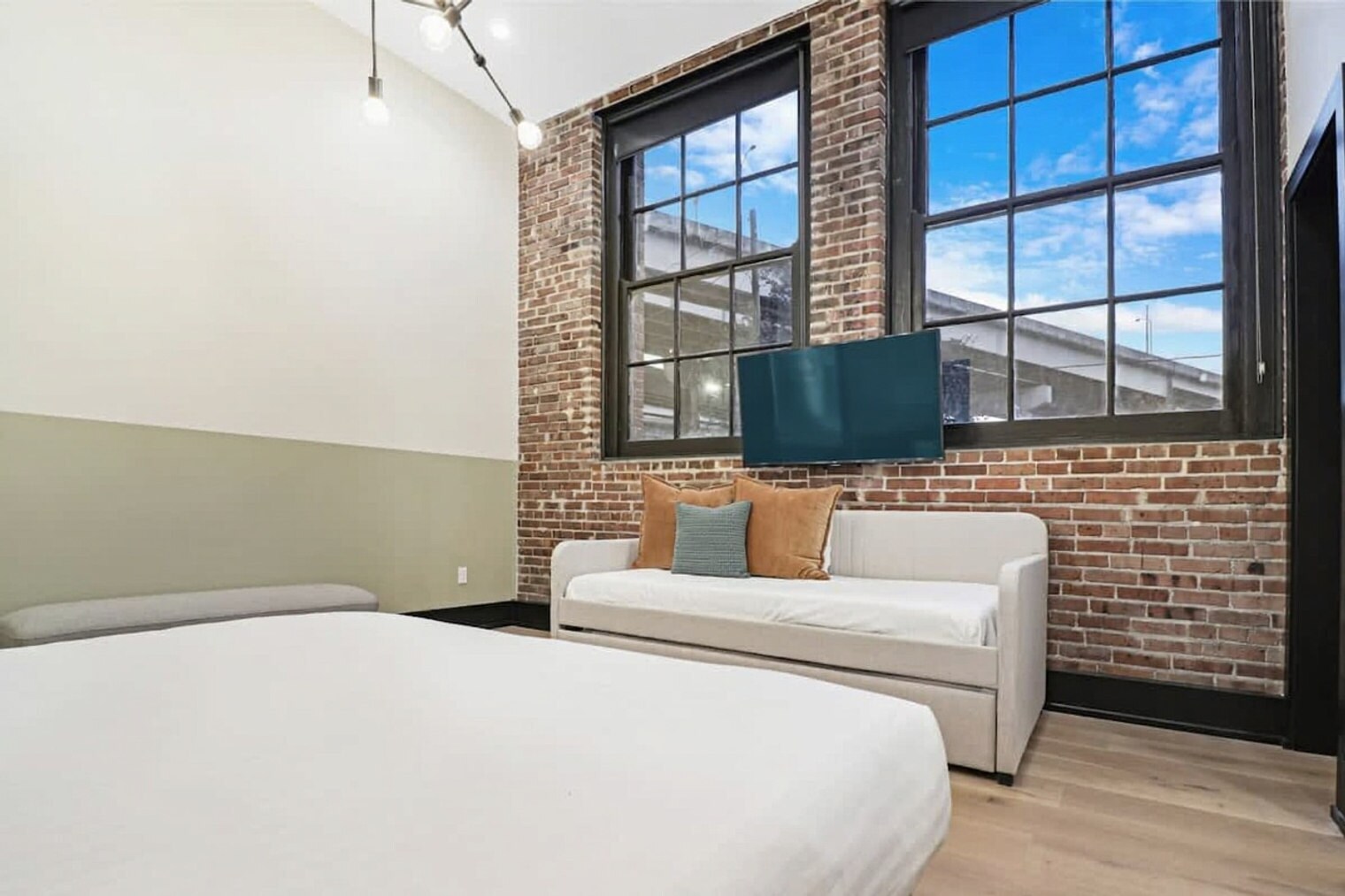 Building Photo - 1148 S Peters St