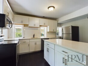 Building Photo - Coming Soon   Spacious 3 bedroom Located i...