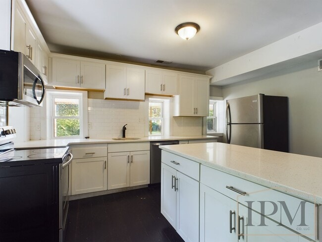 Coming Soon Spacious 3 bedroom Located i... - Coming Soon   Spacious 3 bedroom Located i...