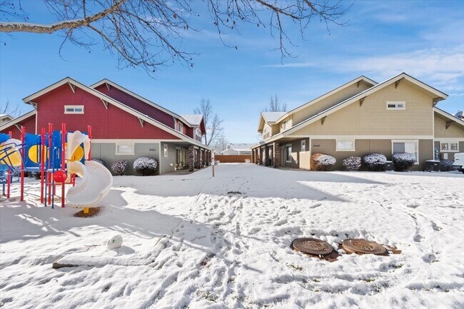 Building Photo - 9947 W Rosecroft Ct