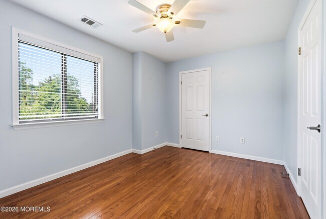 Building Photo - 802 Alpine Trail