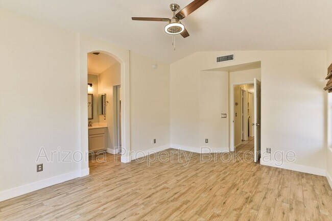 Building Photo - 1885 E Palomino Dr