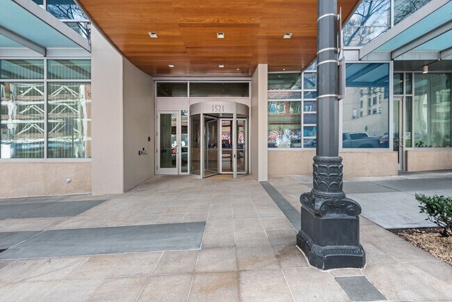 Building Photo - Luxury 2 Bed 1.75 Bath Furnished Downtown Seattle Condo with Stunning Views