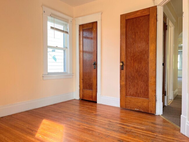 Building Photo - 253 Shirley Ave