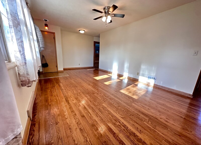 Building Photo - 8506 Izard St