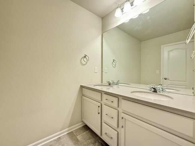 Building Photo - 2809 Willow Ct