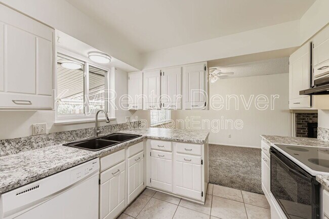Building Photo - 1243 S Johnson Way