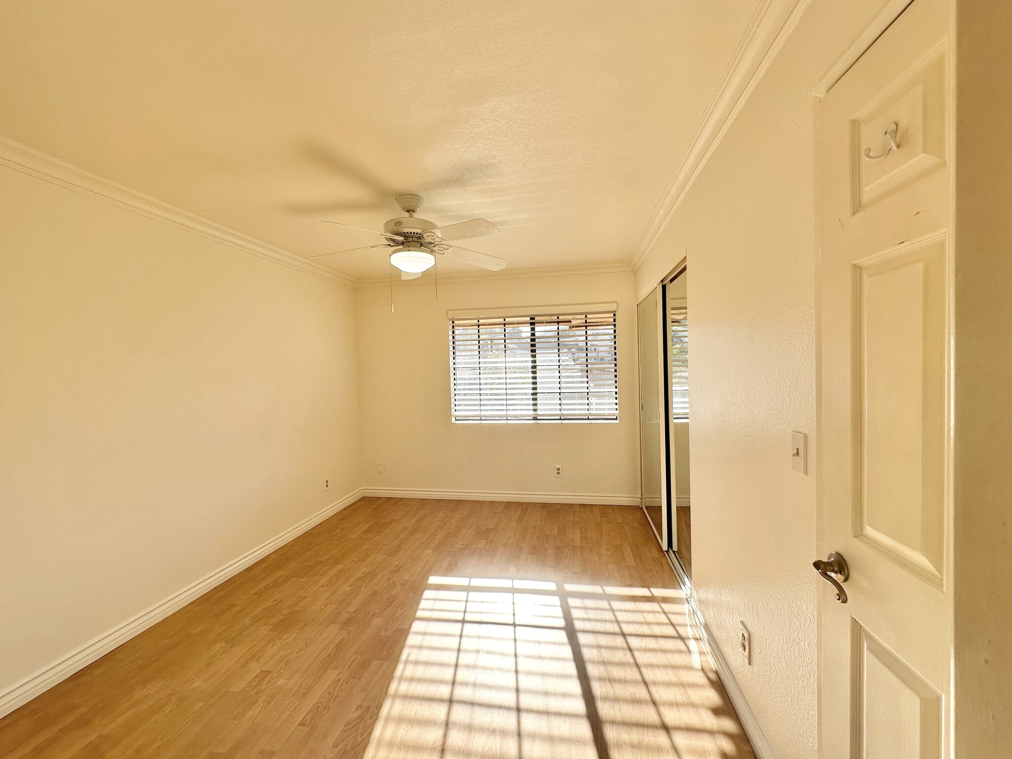 Master bedroom - 4151 Hathaway Ave