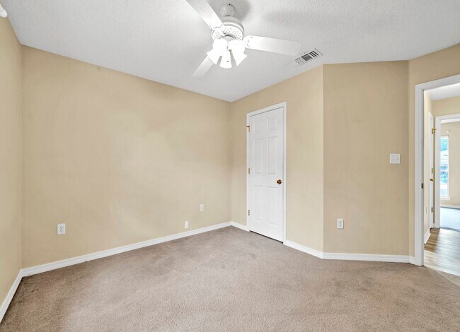 Building Photo - 4bed/2bath...Navarre home!